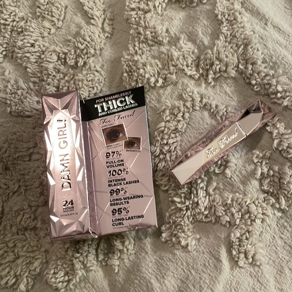 Too Faced Damn Girl! 24 Hour Mascara - Picture 2 of 8